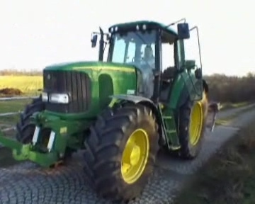 Трахаю девочку в папином тракторе / Fucking my GF in dads new tractor
